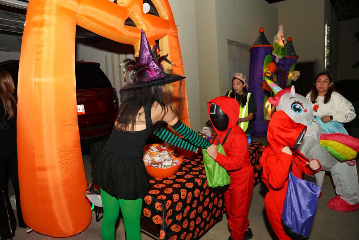 Disfrutan familias de Nuevo Laredo noche de Halloween; reportan autoridades saldo blanco
