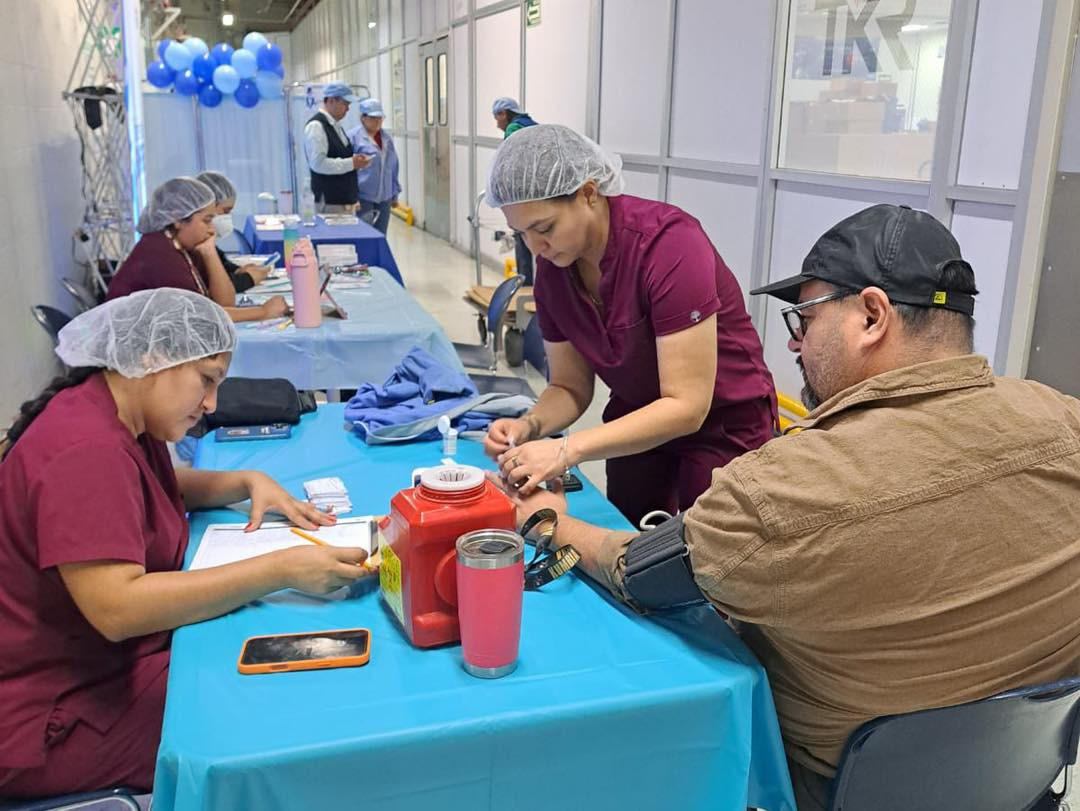 Gobierno de Nuevo Laredo acerca servicios de salud a empresas