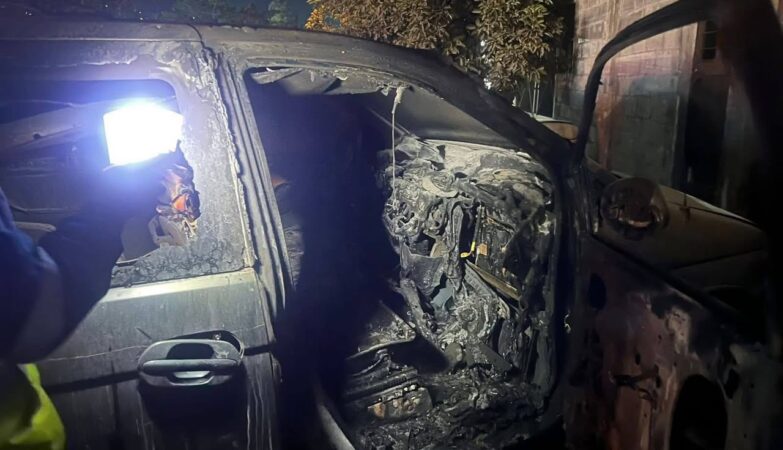 Camioneta se incendia en Libramiento de Ciudad Victoria