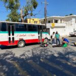 Microbús arrolla a motociclista en cruce de Ciudad Victoria