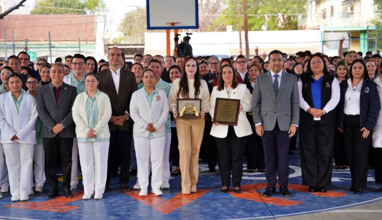 Nombran a Carmen Lilia miembro honorífico de enfermería