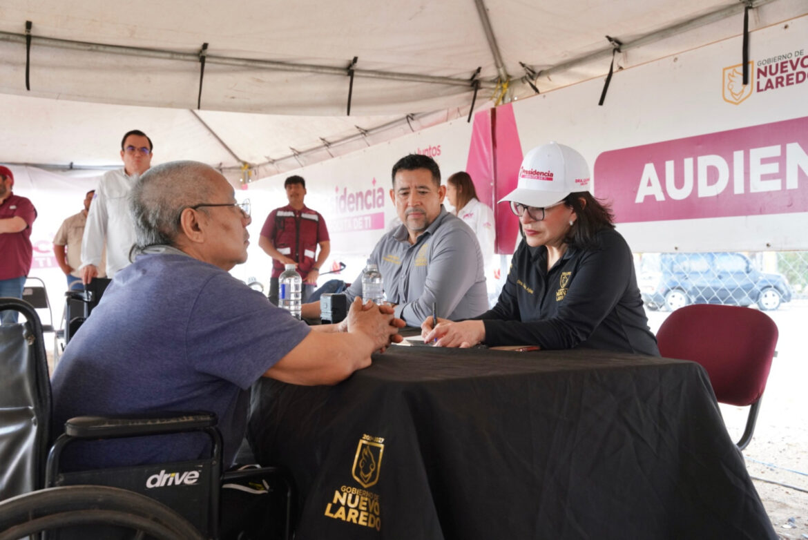 Vecinos de Valles del Paraíso reciben atención directa con programa “Presidencia Cerquita de Ti”