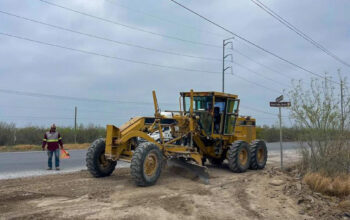 Nuevo Laredo continúa rehabilitación de caminos rurales