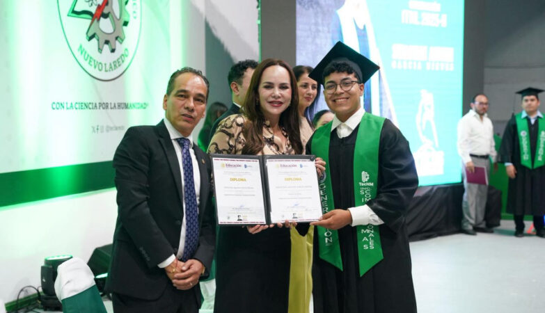 Carmen Lilia reafirma apoyo a la educación en graduación del Tec