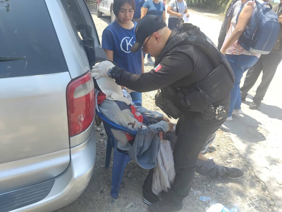Motociclista resulta herido tras accidente en Xicoténcatl; Guardia Estatal lo auxilia