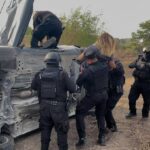 Pierde el control y termina volcada sobre la carretera