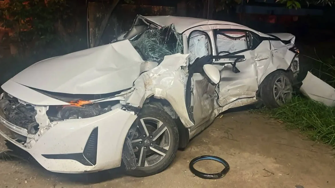 Tren impacta y arrastra auto en Altamira; mujer sobrevive