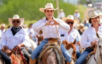 Fortalece Carmen Lilia Canturosas lazos de hermandad con Nueva Ciudad Guerrero; se une a tradicional Cabalgata de San Juan