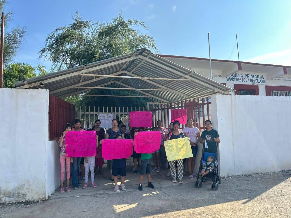 Cinco meses sin maestro: padres protestan en primaria de Ciudad Victoria