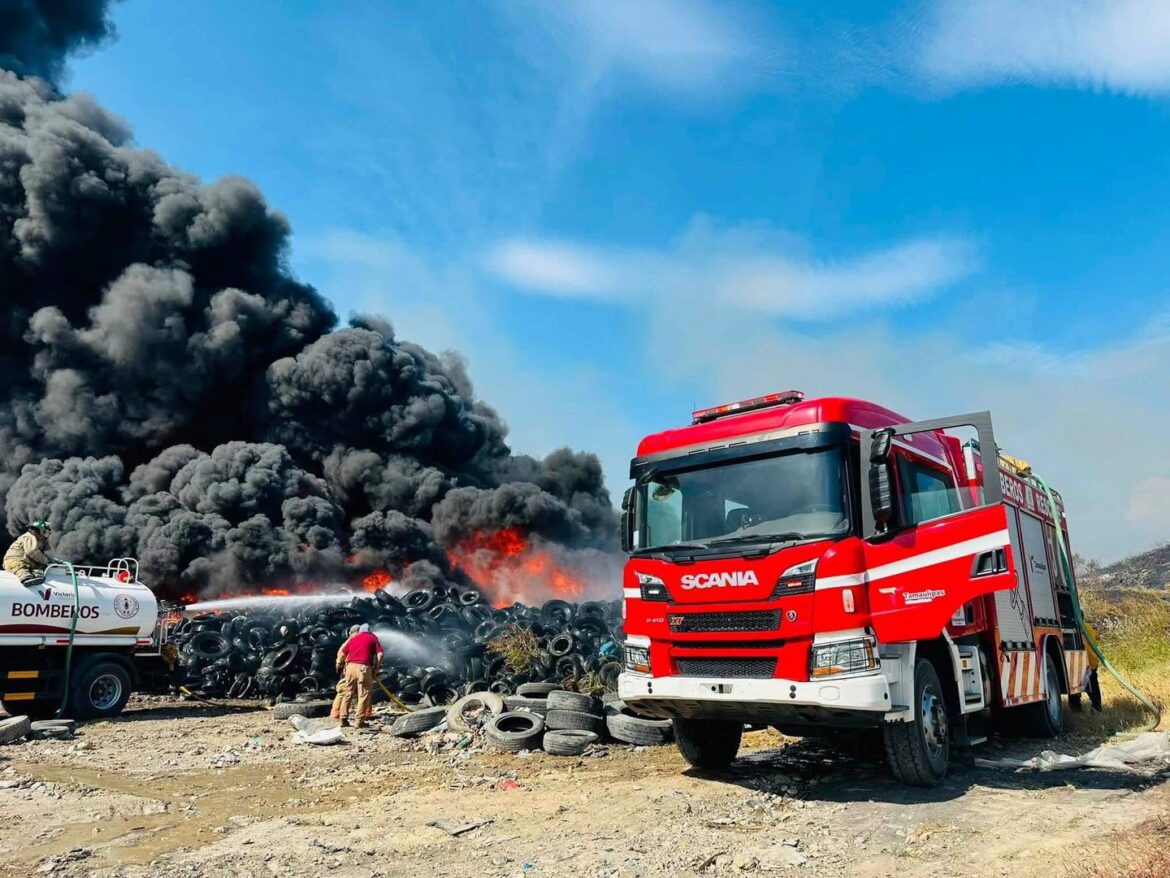Viento complica combate a incendio en relleno sanitario de Ciudad Victoria