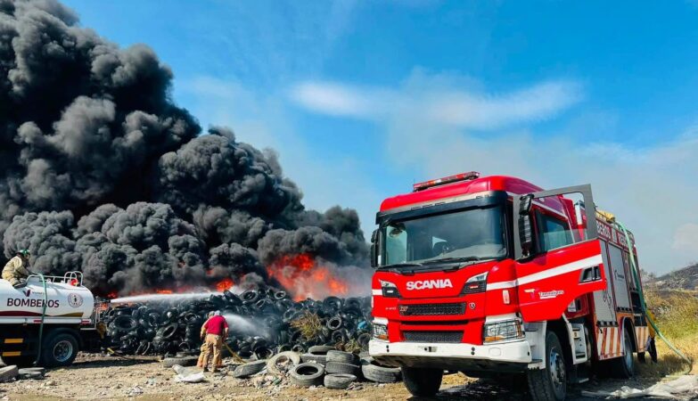 Viento complica combate a incendio en relleno sanitario de Ciudad Victoria