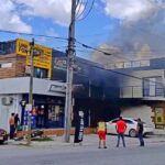 Incendio consume varios locales de plaza comercial en Matamoros