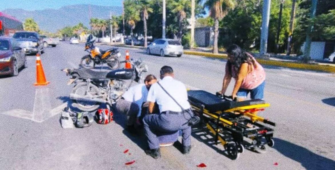 Motociclista termina hospitalizado tras choque provocado por camioneta en Victoria