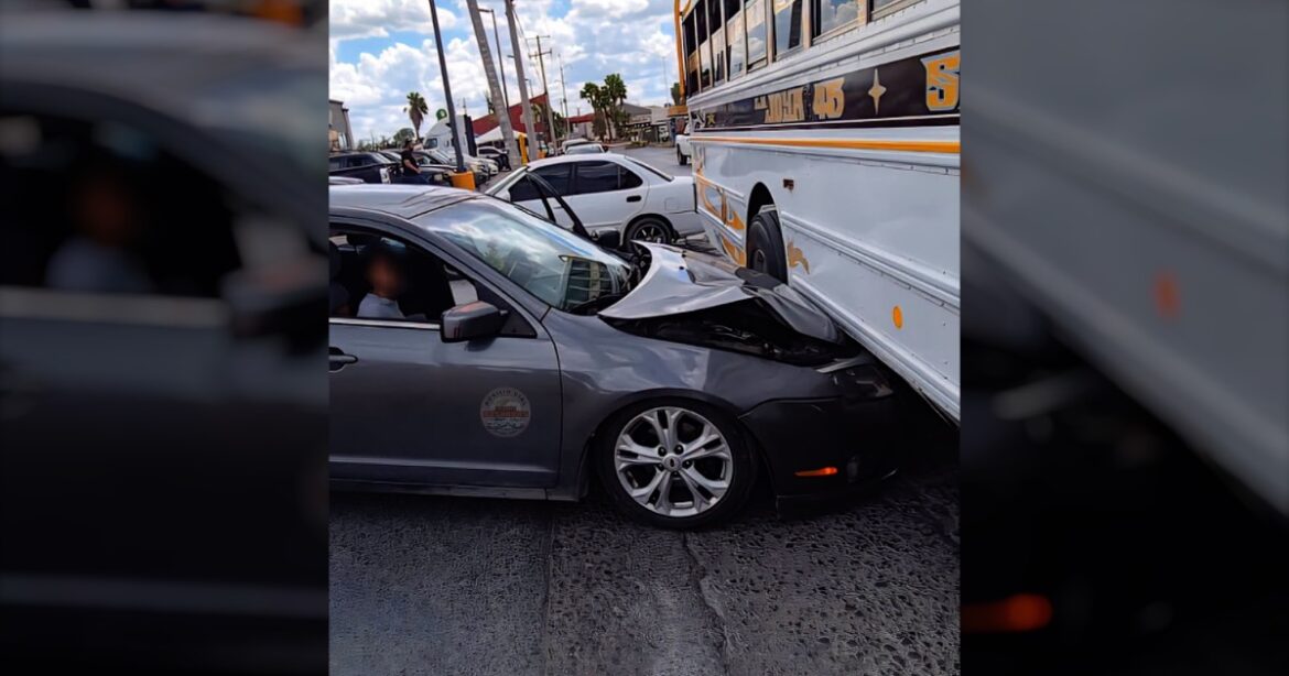Choque entre automóvil y tráiler provoca caos vial en Reynosa