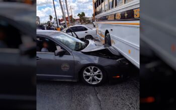 Choque entre automóvil y tráiler provoca caos vial en Reynosa