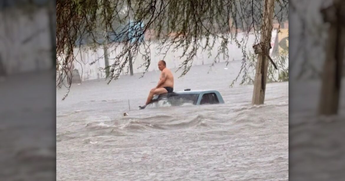 Rescatan a cuatro personas tras quedar atrapadas por inundación en Reynosa