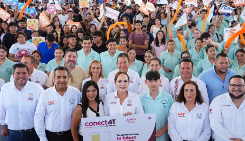 Carmen Lilia Canturosas marca precedente en Tamaulipas con ConéctAT: conectividad móvil gratuita para 10 mil universitarios