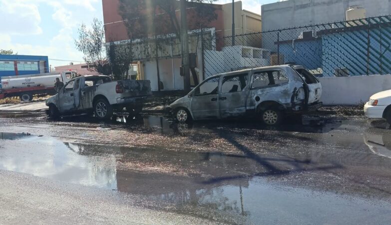Dos camionetas quedan calcinadas tras incendio en Reynosa