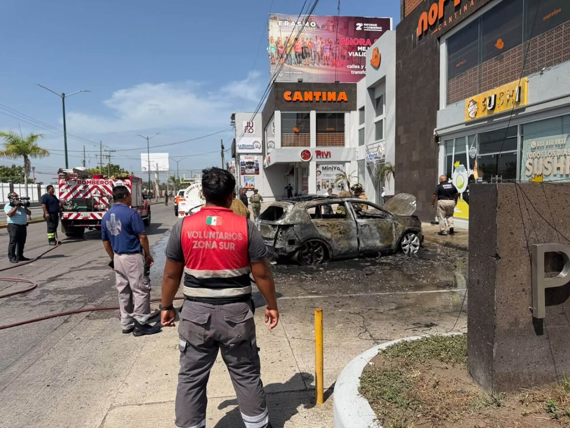 Incendio consume camioneta estacionada en Ciudad Madero