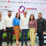 Carmen Lilia Canturosas con funcionarios durante Sinergia Digital 2.0 en Tamaulipas