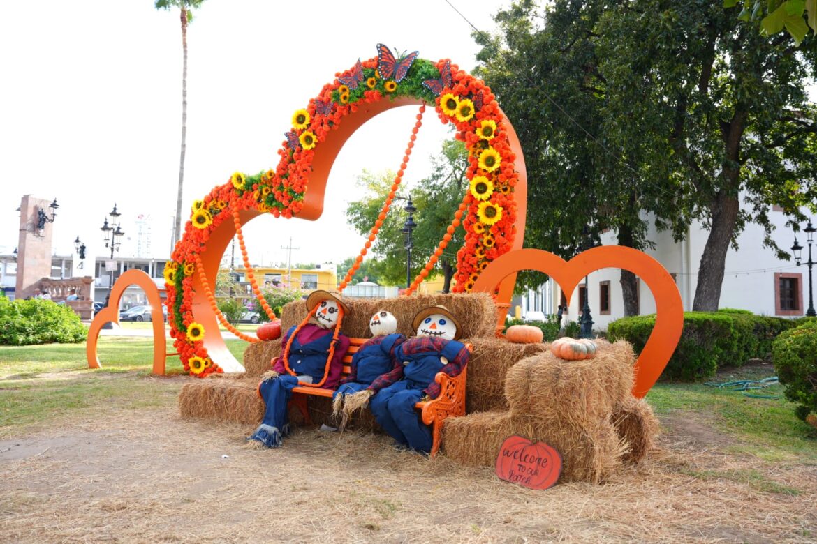 Decoración de Día de Muertos llena de color Nuevo Laredo con el Gobierno de Carmen Lilia Canturosas