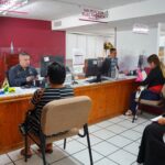 Personas son atendidas en la Oficina Municipal de Enlace con la SRE para el trámite y la entrega de pasaportes en Nuevo Laredo
