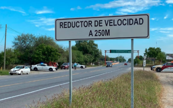 Patrullas de la Guardia Estatal y de la Guardia Nacional en la carretera Victoria-Matamoros, en Padilla, donde murió un guardia estatal atropellado