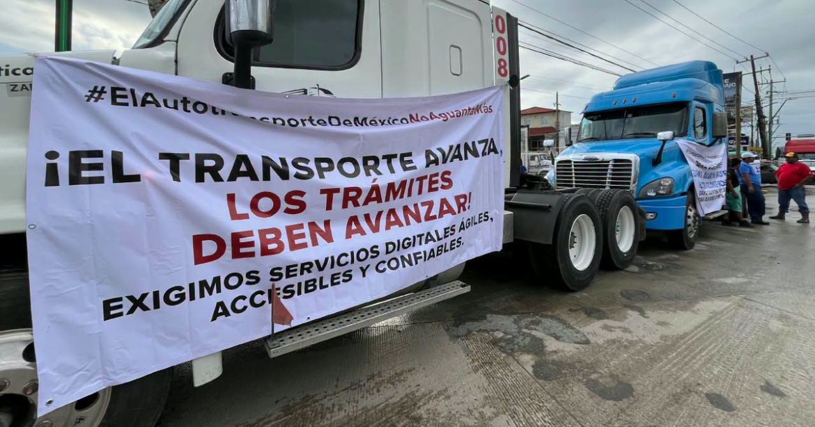 Paro nacional de transportistas en Tamaulipas: casi 200 tractocamiones llegan al puerto de Altamira y 150 marchan en Reynosa y Río Bravo